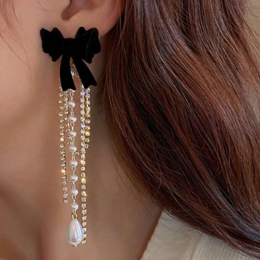 Black Bow Rhinestones Earrings - Picture 3 of 4